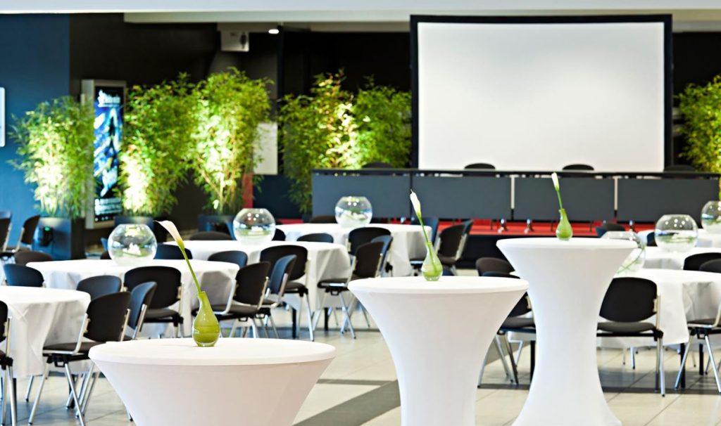 The Art of Hosting a Successful Corporate Event: Tips and Tricks